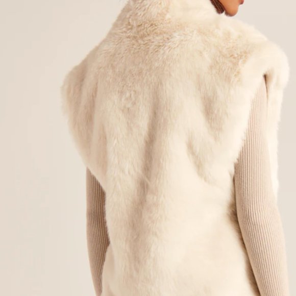 NWT Faux Fur Vest - Picture 3 of 3